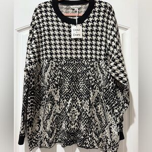 Davi & Dani Black and White Crew Neck Sweater with Geometric Design